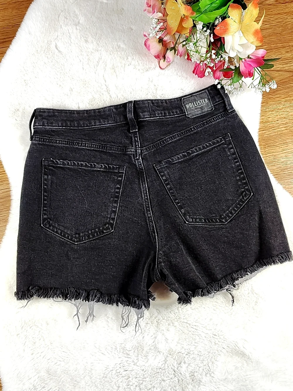 Hollister Curvy Ultra High Rise Mom Shorts 3" Distressed Summer Shorts Sz 11 /10 - Picture 8 of 8